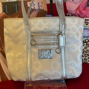 COACH POPPY SIGNATURE C’s METALLIC SILVER VINTAGE TOTE HANDBAG SILVER HARDWARE